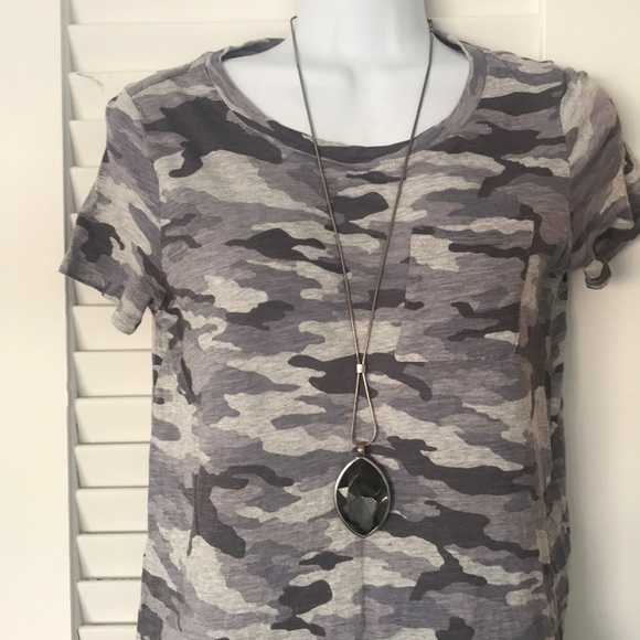 Vince Camuto camo print tee - Picture 2 of 6